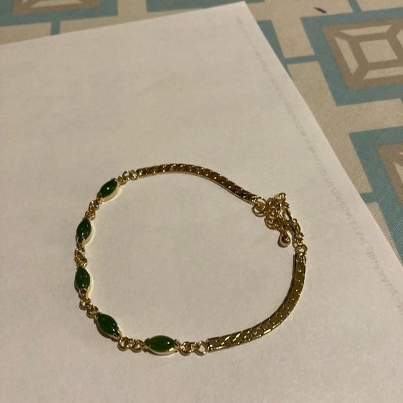 Bracelet. Beautiful with Green Stones. Excellent Condition - Picture 13 of 16